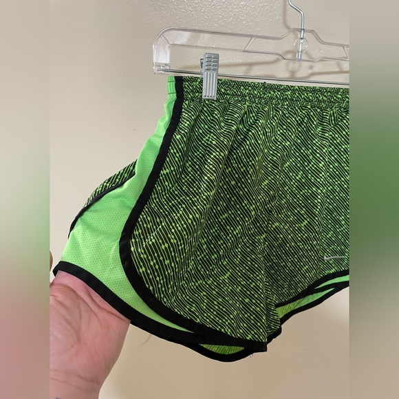 ✨Women’s Nike Dri Fit Shorts Size S - Picture 4 of 8